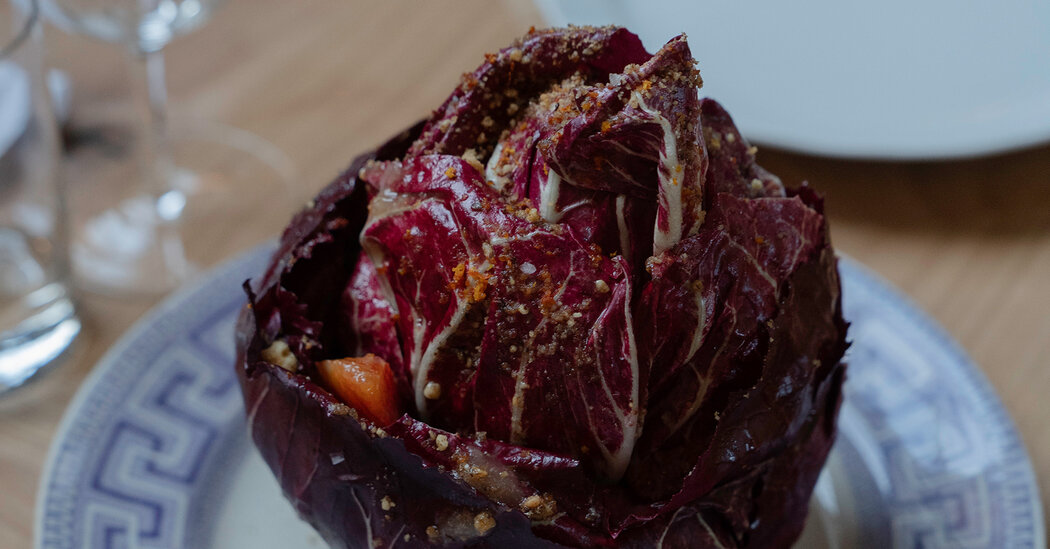 radicchioyu-sevmedigini-dusunenler-icin-radicchio-salatasi-SUSNHTwc.jpg